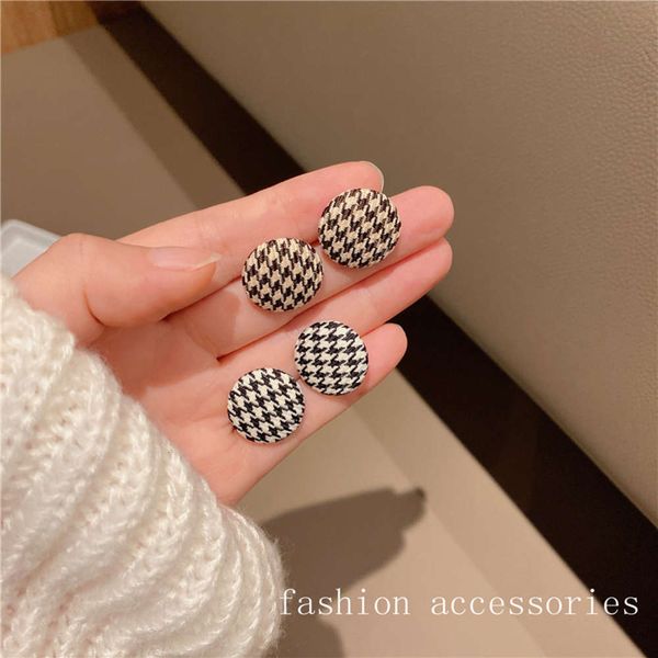 exquisite lattice round earrings elegant temperament buckle simple autumn winter
exquisite lattice round earrings elegant temperament buckle simple autumn winter