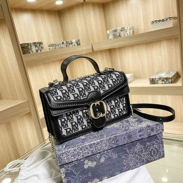 design new fashion lock small square winter versatile messenger bag fashion single shoulder bag handbags
design new fashion lock small square winter versatile messenger bag fashion single shoulder bag handbags