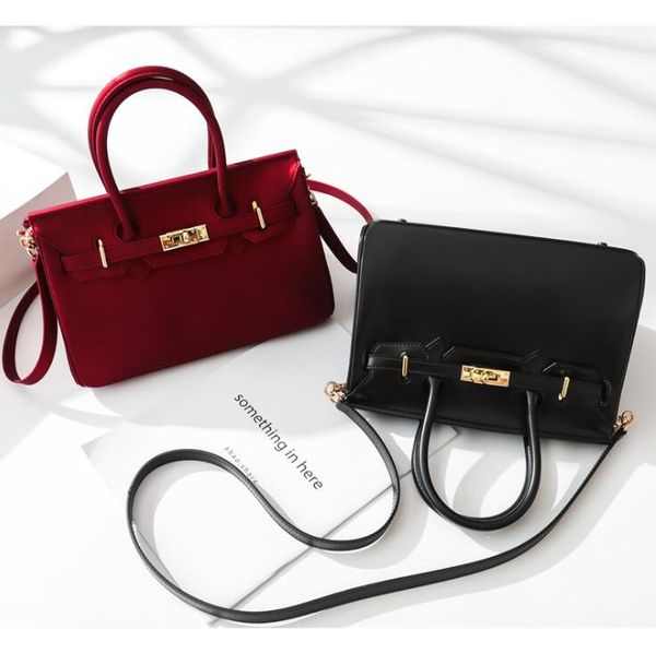 factory wholesale women handbag dumb everbright jelly bags waterproof styling fashion handbags simple large capacity summer beach bag, Black;red
factory wholesale women handbag dumb everbright jelly bags waterproof styling fashion handbags simple large capacity summer beach bag, Black;red