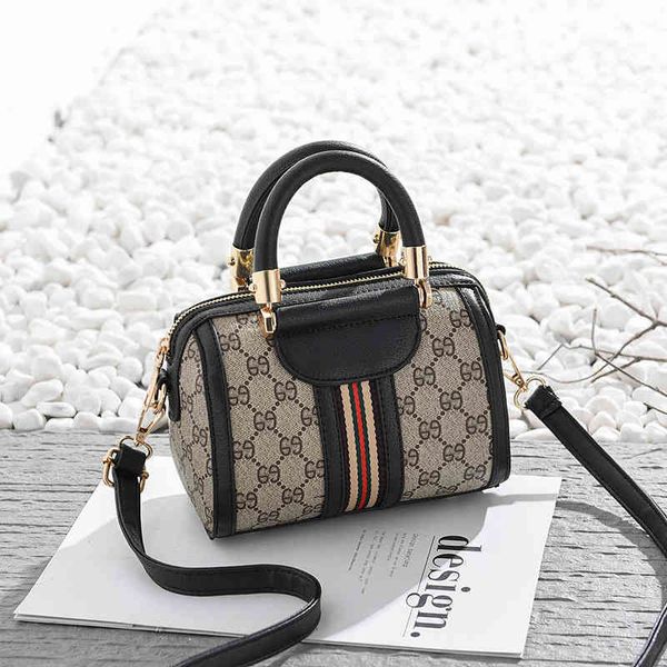 2022 factory wholesale new model small bag women's korean fresh small fragrance one shoulder messenger bag bags, Black;red
2022 factory wholesale new model small bag women's korean fresh small fragrance one shoulder messenger bag bags, Black;red