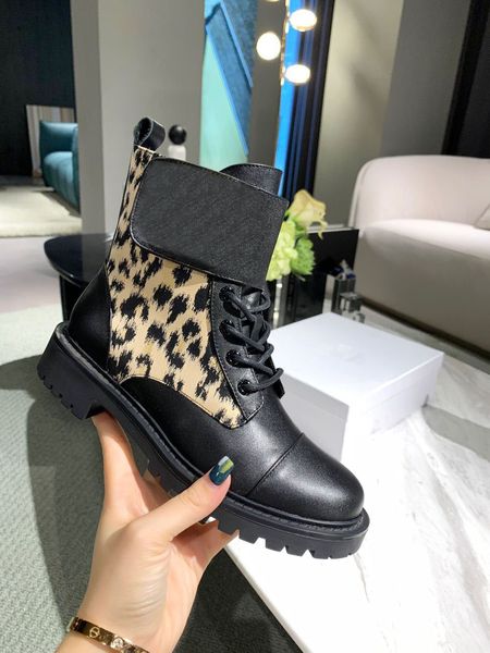 2021 new luxury women girl ankle boots martin casual flat fashion sell print paste design with box, Black