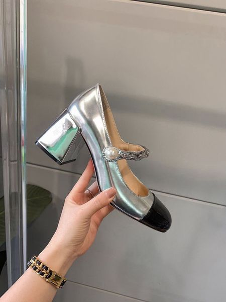 sandals woman designer slippers girl square head color contrast retro fashion chain cowhide vamp heel 4 7 cm size 35-40 shoes sandal sale lu, Black
sandals woman designer slippers girl square head color contrast retro fashion chain cowhide vamp heel 4 7 cm size 35-40 shoes sandal sale lu, Black