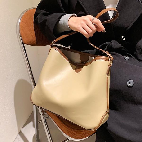 evening bags niche design high-end large-capacity bag 2021 female autumn shoulder commuter fashionable bucket width: 33cm
evening bags niche design high-end large-capacity bag 2021 female autumn shoulder commuter fashionable bucket width: 33cm