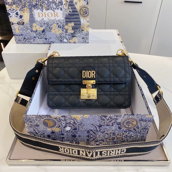 2021 new fashion korean women's bag versatile small square retro casual one shoulder messenger zmm 7ja0
2021 new fashion korean women's bag versatile small square retro casual one shoulder messenger zmm 7ja0