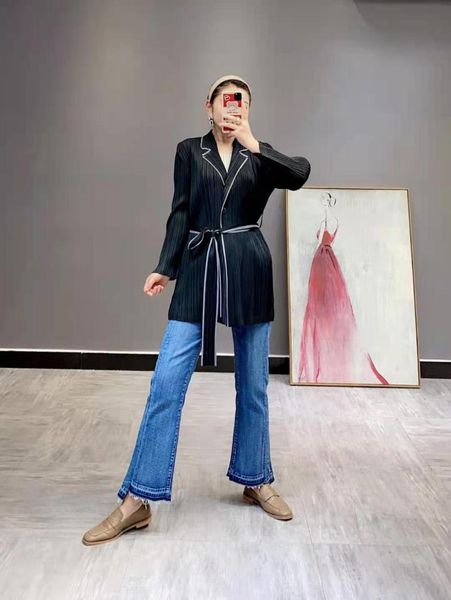 women's jackets selling miyake fashion manual curved pleats turn-down collar single button long coat in stock, Black;brown
women's jackets selling miyake fashion manual curved pleats turn-down collar single button long coat in stock, Black;brown