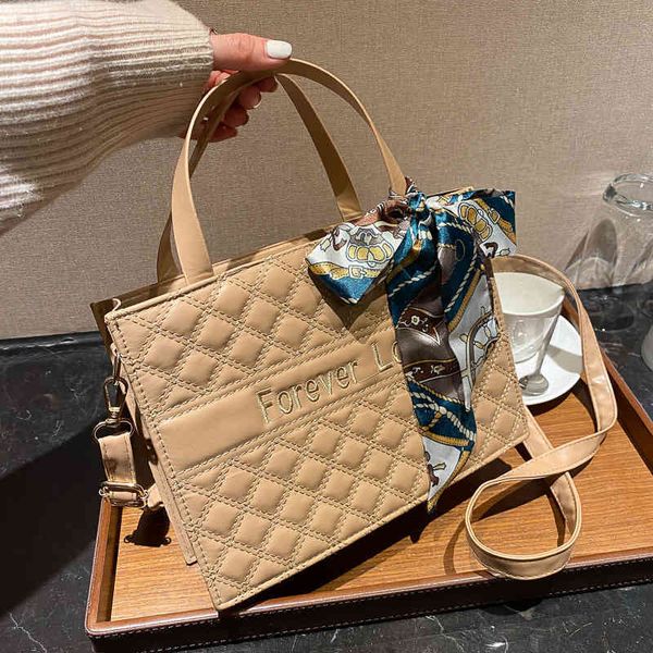 2022 latest models handbag wholesale direct red large capacity portable texture single shoulder popular tote bags
2022 latest models handbag wholesale direct red large capacity portable texture single shoulder popular tote bags