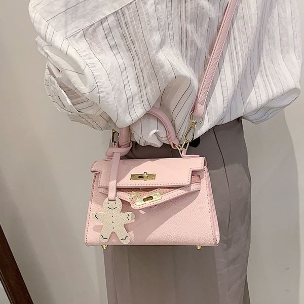 women's summer 2021 new fashion, high-end sense, versatile and popular portable one shoulder messenger bag
women's summer 2021 new fashion, high-end sense, versatile and popular portable one shoulder messenger bag