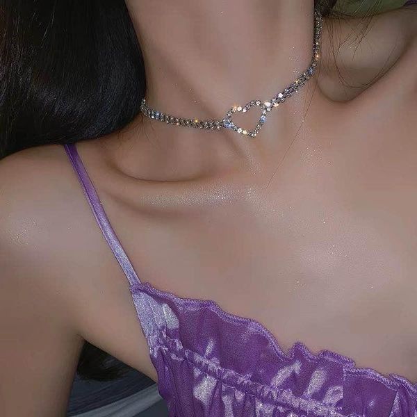 fashion simple heart-shaped women's necklace shiny crystal rhinestone jewelry gift luxury 1 piece wholesale chokers, Golden;silver
fashion simple heart-shaped women's necklace shiny crystal rhinestone jewelry gift luxury 1 piece wholesale chokers, Golden;silver