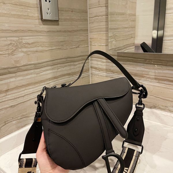 factory outlet luxury handbags and storage bags christian 2021 new friction leather saddle bag for women
factory outlet luxury handbags and storage bags christian 2021 new friction leather saddle bag for women