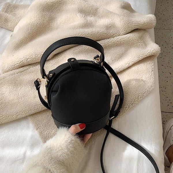 evening bags vintage fashion female tote bucket bag 2021 quality matte leather women's designer handbag travel shoulder messenger
evening bags vintage fashion female tote bucket bag 2021 quality matte leather women's designer handbag travel shoulder messenger