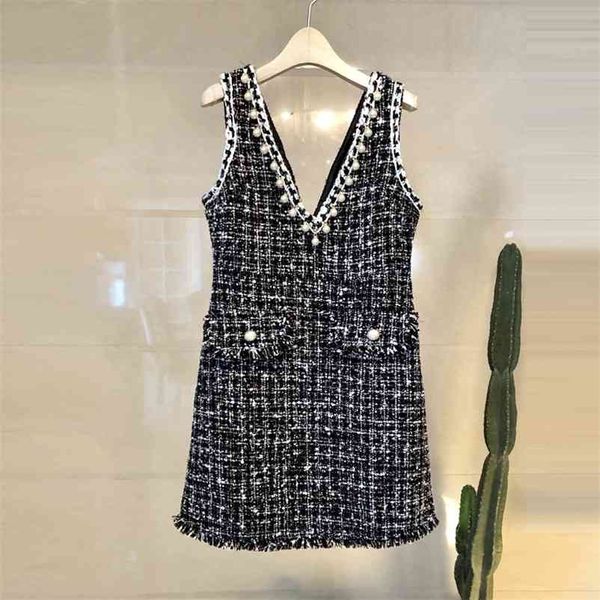 luxury design fashion autumn winter dress women v neck sleeveless beading pearls tweed birthday gift party dresses vestido 210519, Black;gray
luxury design fashion autumn winter dress women v neck sleeveless beading pearls tweed birthday gift party dresses vestido 210519, Black;gray