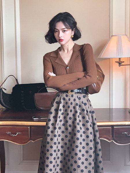 women's sweaters 2021 autumn women knitted pullover v-neck long sleeve turn down collar slim cardigan korean design high quality, White;black
women's sweaters 2021 autumn women knitted pullover v-neck long sleeve turn down collar slim cardigan korean design high quality, White;black