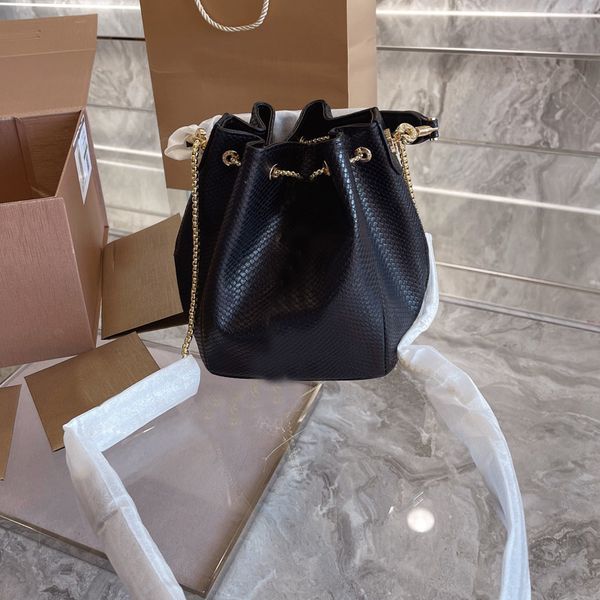 2022serpentine drawstring bucket bag backpack sequins chains snake shoulder crossbody bags women luxury dinner party pouch clutc 
2022serpentine drawstring bucket bag backpack sequins chains snake shoulder crossbody bags women luxury dinner party pouch clutc