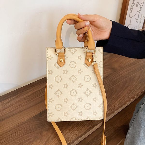 daily bag summer small handbags female 2021 new all-matching graceful crossbody fashion mobile phone bag mini satchel fashion
daily bag summer small handbags female 2021 new all-matching graceful crossbody fashion mobile phone bag mini satchel fashion