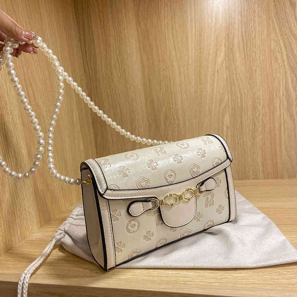 2022 factory wholesale small square female summer trend fashion net red single shoulder messenger embossed foreign style beaded bag
2022 factory wholesale small square female summer trend fashion net red single shoulder messenger embossed foreign style beaded bag