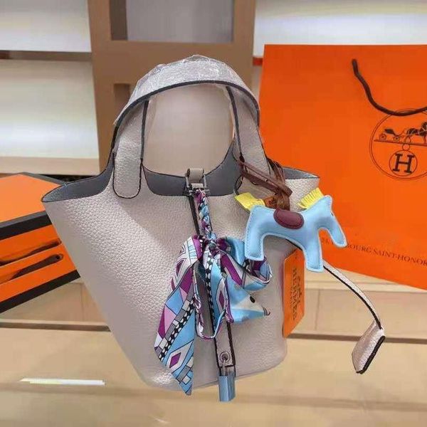 luxurys designer handbags h underarm 2021 family food basket versatile high capacity advanced women's herme bags bb
luxurys designer handbags h underarm 2021 family food basket versatile high capacity advanced women's herme bags bb