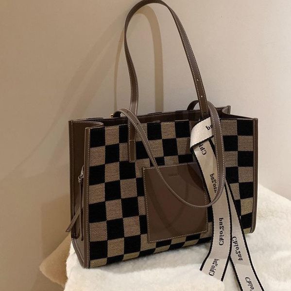 shoulder bags autumn/winter single bag women's trendy large-capacity high-quality western-style wild checkerboard handbag
shoulder bags autumn/winter single bag women's trendy large-capacity high-quality western-style wild checkerboard handbag
