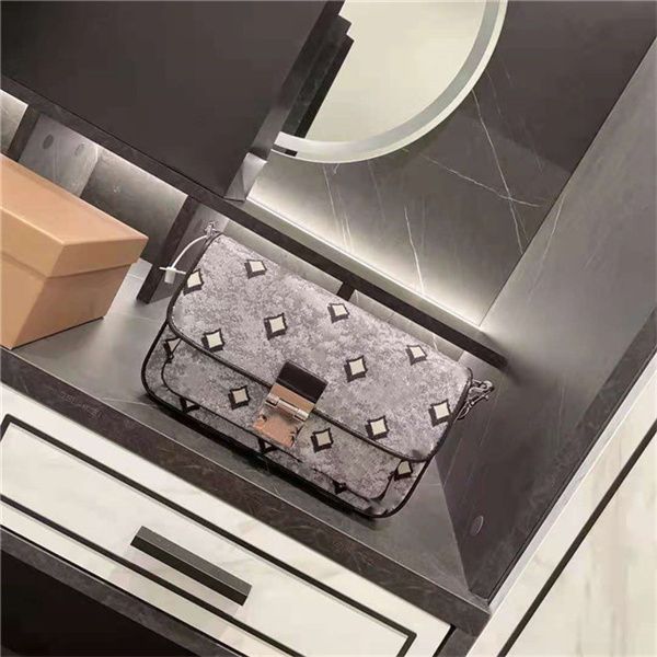 2021 ladies camera bags fashion item luxury designer shoulder bag versatile handbag messenger handbags leather fabric material classic
2021 ladies camera bags fashion item luxury designer shoulder bag versatile handbag messenger handbags leather fabric material classic