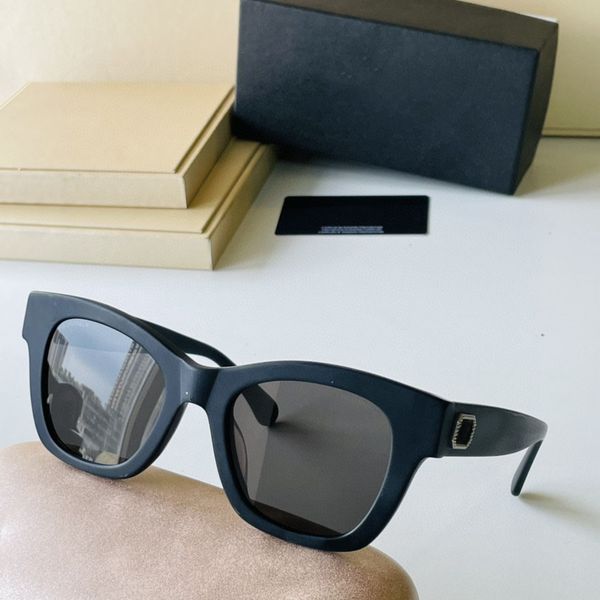 classic retro mens sunglasses fashion design womens glasses luxury brand designer eye glass mirror frame simple business style ch 5460 size, White;black
classic retro mens sunglasses fashion design womens glasses luxury brand designer eye glass mirror frame simple business style ch 5460 size, White;black