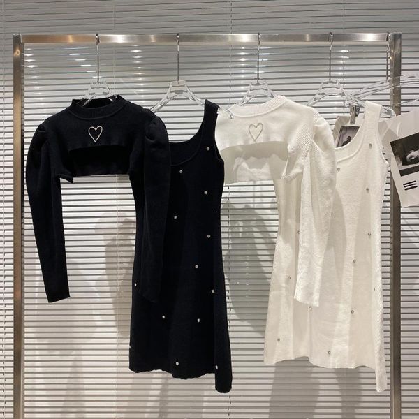 casual dresses 2021 autumn love rhinestone nail bead shawl + knitted suspender dress two-piece set for women, Black;gray
casual dresses 2021 autumn love rhinestone nail bead shawl + knitted suspender dress two-piece set for women, Black;gray