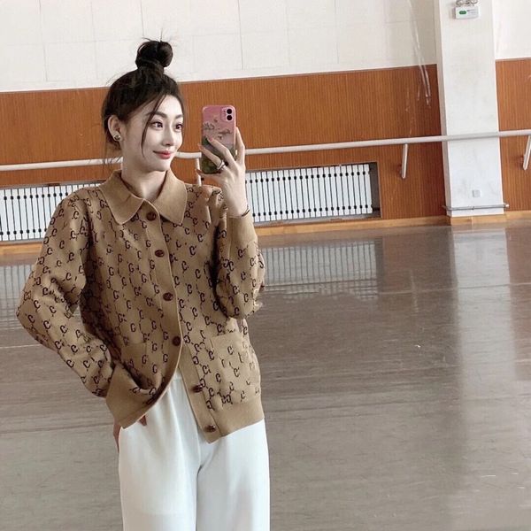 2021 early autumn old flower double letter jacquard lapel loose wool knitted cardigan women's wear unisex, White
2021 early autumn old flower double letter jacquard lapel loose wool knitted cardigan women's wear unisex, White
