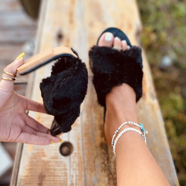 high-quality comfortable plush rhombus insoles outdoor 2021 spring and autumn new womens slippers solid color plus size slipper, Black
high-quality comfortable plush rhombus insoles outdoor 2021 spring and autumn new womens slippers solid color plus size slipper, Black