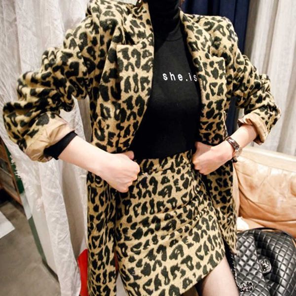 two piece dress autumn winter western style loose leopard print woolen jacket fashion high-end short skirt two-piece suit eue0, White
two piece dress autumn winter western style loose leopard print woolen jacket fashion high-end short skirt two-piece suit eue0, White