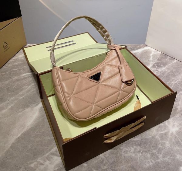 2022fashion bags handbags totes temperament one-shoulder small square bag under the arm
2022fashion bags handbags totes temperament one-shoulder small square bag under the arm