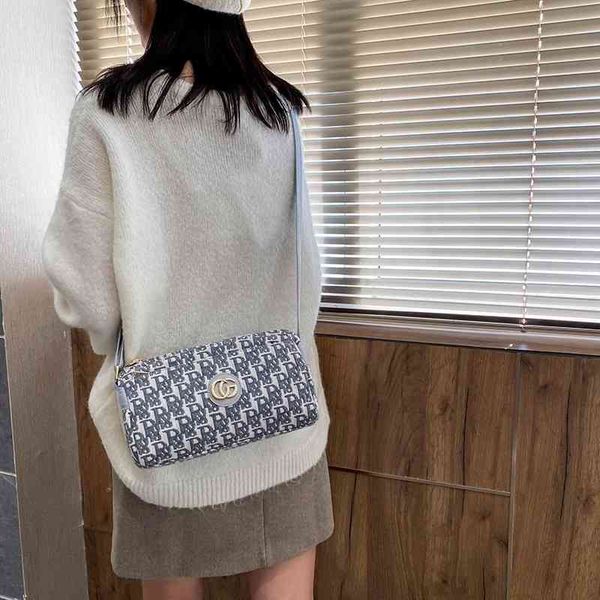 factory store 65% off clearance sale handbags red same small bag female 2021 trendy ins versatile single shoulder messenger canvas bag, Black;red
factory store 65% off clearance sale handbags red same small bag female 2021 trendy ins versatile single shoulder messenger canvas bag, Black;red