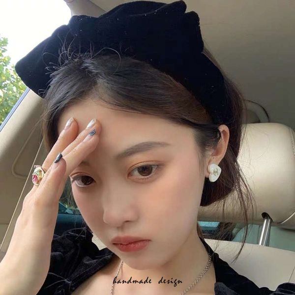 velvet cool layer hoop black wide edge pressure out net red headdress female, Black;brown
velvet cool layer hoop black wide edge pressure out net red headdress female, Black;brown