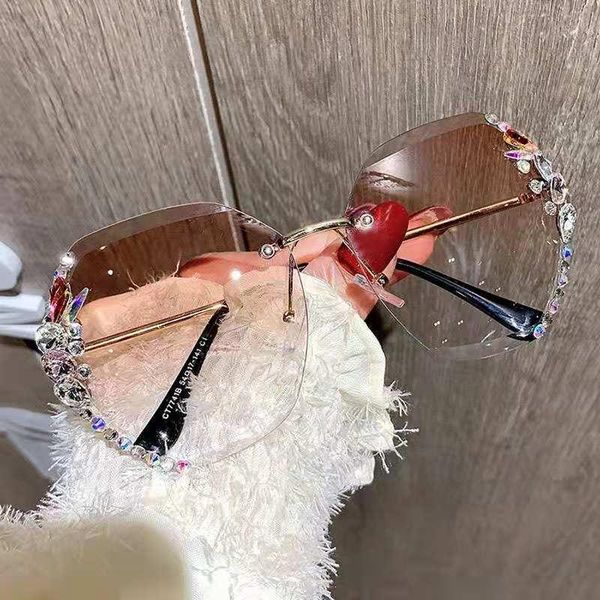 sunglasses 2021 women men fashion gradient lens sun glasses shades for female design vintage rimless rhinestone, White;black
sunglasses 2021 women men fashion gradient lens sun glasses shades for female design vintage rimless rhinestone, White;black