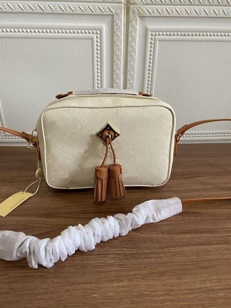 fashion leather women shopping bag tote handbag purse shoulder date code serial number flower 44593-2
fashion leather women shopping bag tote handbag purse shoulder date code serial number flower 44593-2