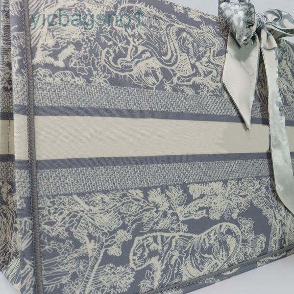 brand d bags designer totes handbags women's bags old flower book tote canvas embroidery multifunctional large capacity shopping bag
brand d bags designer totes handbags women's bags old flower book tote canvas embroidery multifunctional large capacity shopping bag