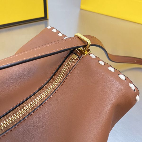 2021 designer'sbrand designer shoulder bag women's fashion luxury leather triangle underarm bags with box size 23*15cm
2021 designer'sbrand designer shoulder bag women's fashion luxury leather triangle underarm bags with box size 23*15cm