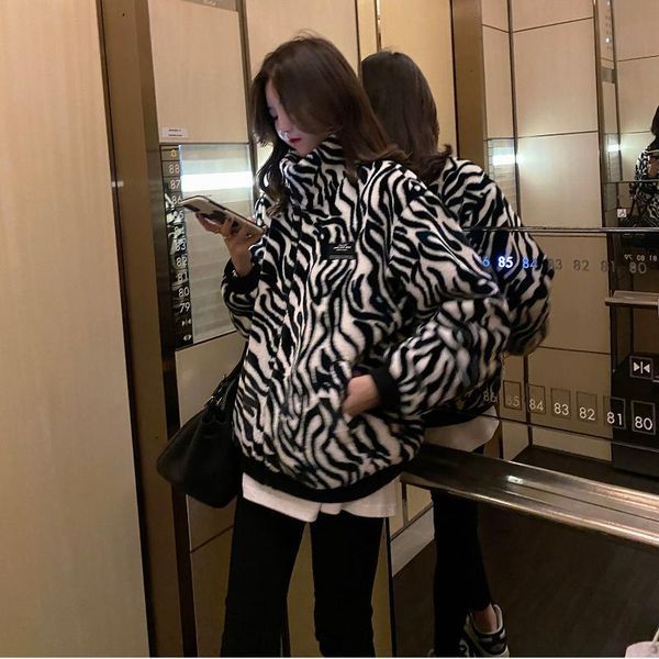autumn and winter new women's jacket zebra pattern warm thickening plush coat loose fashion coat, Black;brown
autumn and winter new women's jacket zebra pattern warm thickening plush coat loose fashion coat, Black;brown