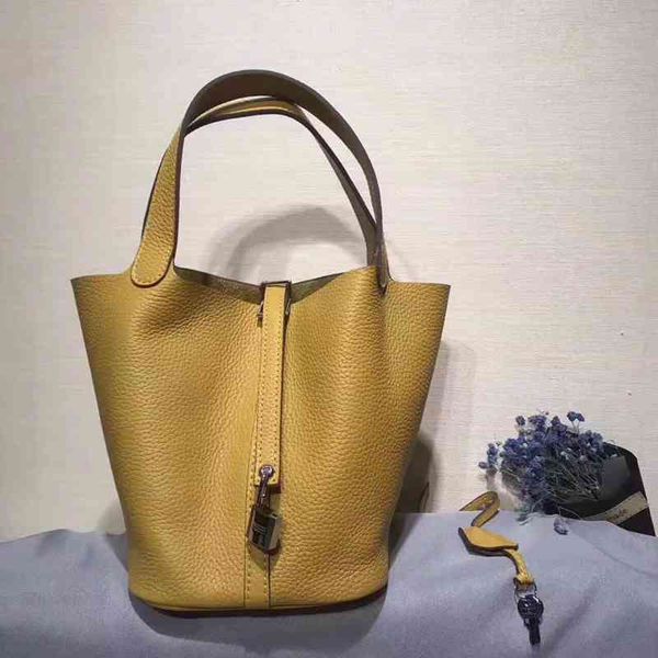 designer bagsdonotknow leather vegetable basket handbag female bag high-end h first layer togo leather handkerchief bucket bag 2019 newluxur
designer bagsdonotknow leather vegetable basket handbag female bag high-end h first layer togo leather handkerchief bucket bag 2019 newluxur
