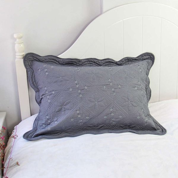 plain embroidered plum quilted pure cotton pillow case universal breathable
plain embroidered plum quilted pure cotton pillow case universal breathable