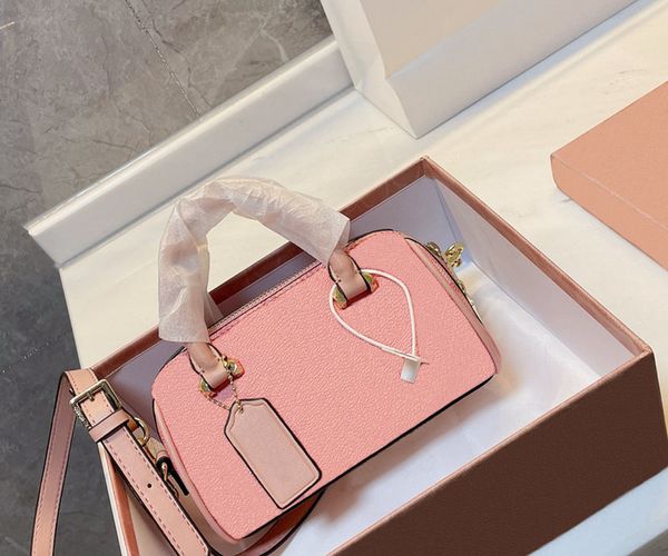 2021 designer single shoulder bag women's fashion luxury mini leather handbag classic temperament pillow bags with box size 18*12cm9
2021 designer single shoulder bag women's fashion luxury mini leather handbag classic temperament pillow bags with box size 18*12cm9
