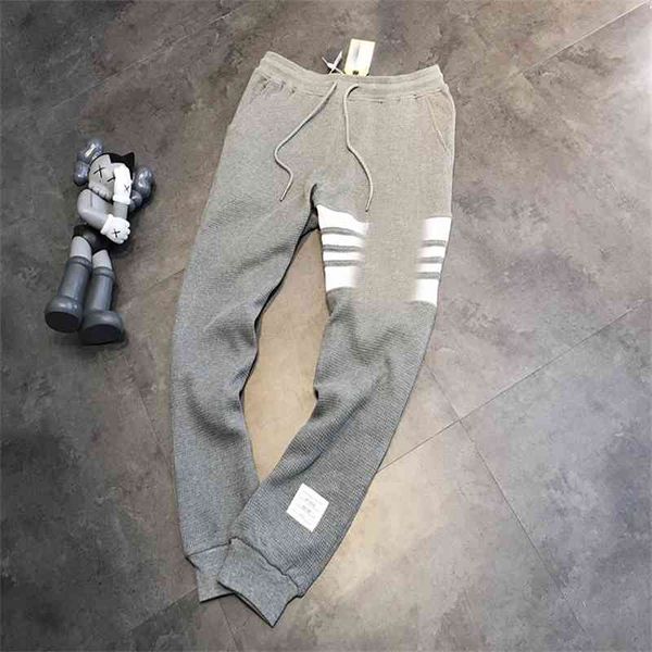 2021 spring men's and women's same tb four bar printed sports pants, casual loose leggings for lovers, Black
2021 spring men's and women's same tb four bar printed sports pants, casual loose leggings for lovers, Black