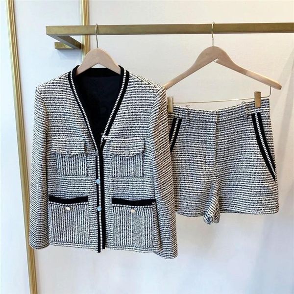 elegant office ladies suit v-neck commuter tweed long sleeve jacket and pocket shorts women's two-piece tracksuits, Gray
elegant office ladies suit v-neck commuter tweed long sleeve jacket and pocket shorts women's two-piece tracksuits, Gray