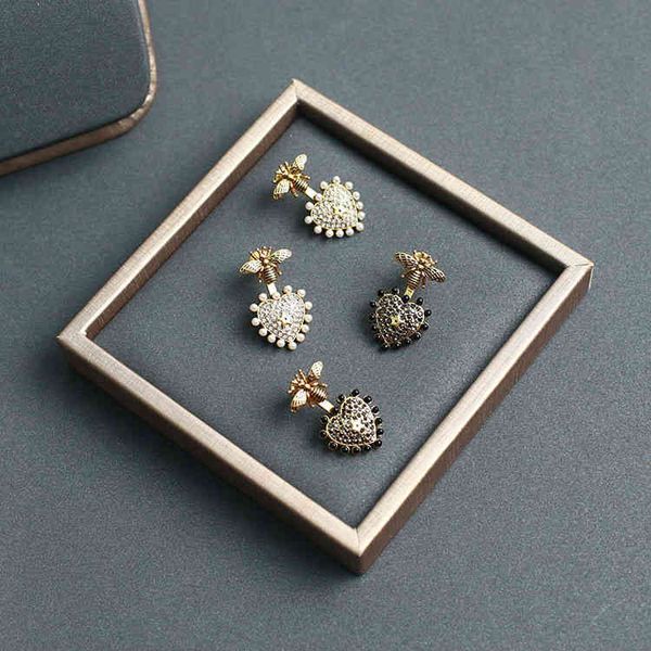 70% off new brass studded female earrings with simple temperament and butterfly heart-shaped fashion, Silver
70% off new brass studded female earrings with simple temperament and butterfly heart-shaped fashion, Silver