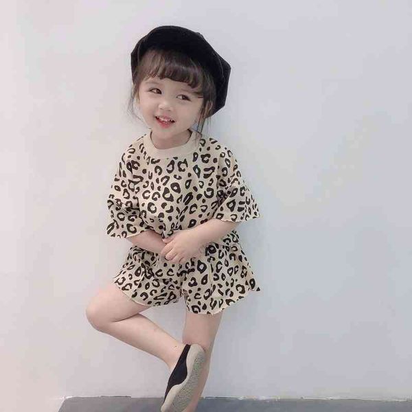girl suit leopard print bat shirt jacket plus shorts summer dress foreign trade childrens wear, White
girl suit leopard print bat shirt jacket plus shorts summer dress foreign trade childrens wear, White