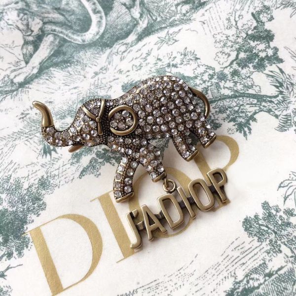 charms / 2021 classic letter elephant with diamond brooch hairpin female 925 silver needle earrings, Golden
charms / 2021 classic letter elephant with diamond brooch hairpin female 925 silver needle earrings, Golden