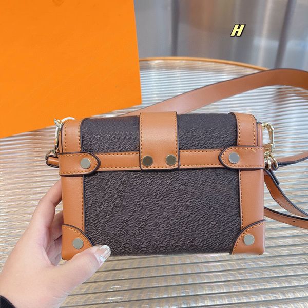 crossbody messenger bag founder small box shape shoulder bag two belts classic buckle real leather women handbag purse size18*8*13cm
crossbody messenger bag founder small box shape shoulder bag two belts classic buckle real leather women handbag purse size18*8*13cm