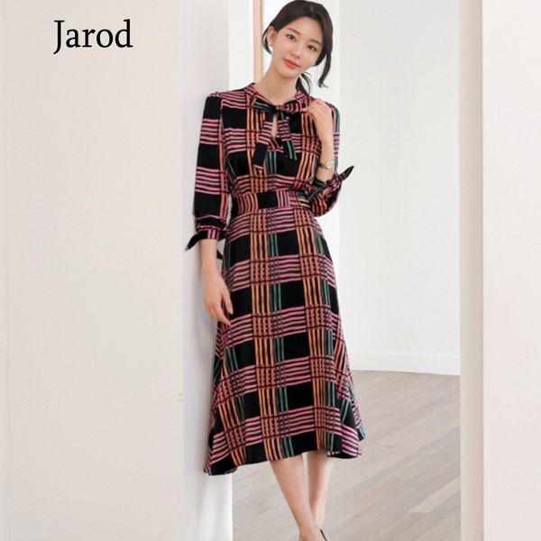 spring vintage plaid dress plus size dress woman elegant long sleeve women bow tie lady office ol party dress vestido 210518, Black;gray
spring vintage plaid dress plus size dress woman elegant long sleeve women bow tie lady office ol party dress vestido 210518, Black;gray