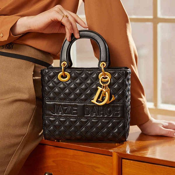 hong kong leather handbag 2021 new trendy foreign temperament fashion princess bag broadband messenger bag female summer
hong kong leather handbag 2021 new trendy foreign temperament fashion princess bag broadband messenger bag female summer