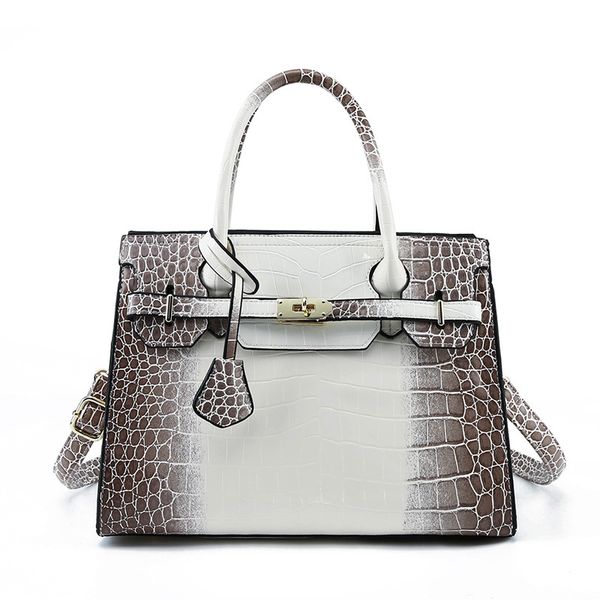 70% off factory store spring summer 2021 style low luxury cross light and convenient lock dinner portable small square bag
70% off factory store spring summer 2021 style low luxury cross light and convenient lock dinner portable small square bag