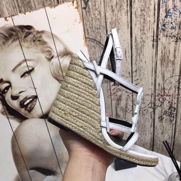 women designer sandals with letter selling classic black white 2 color avaliable summer beach shoes for girls lady mjk0001
women designer sandals with letter selling classic black white 2 color avaliable summer beach shoes for girls lady mjk0001