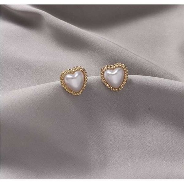 s925 silver needle lace love pearl earrings that dont need to be picked off for sleeping, korea dongdaemun heart-shape 220210, Golden;silver
s925 silver needle lace love pearl earrings that dont need to be picked off for sleeping, korea dongdaemun heart-shape 220210, Golden;silver
