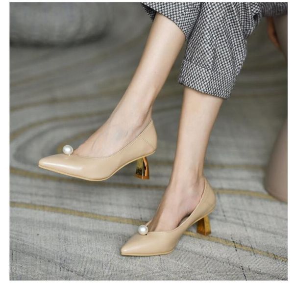 dress shoes 2021 pearl women's shallow mouth, full pointed simple mouth generous profile with high heel, Black
dress shoes 2021 pearl women's shallow mouth, full pointed simple mouth generous profile with high heel, Black